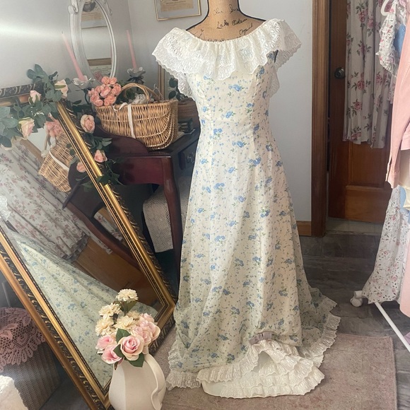 Vintage Bohemian Ditsy Floral Prairie Maxi Dress - Picture 2 of 8